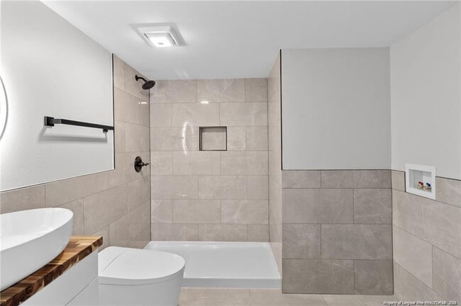 Building Photo - 714 Carnegie Dr