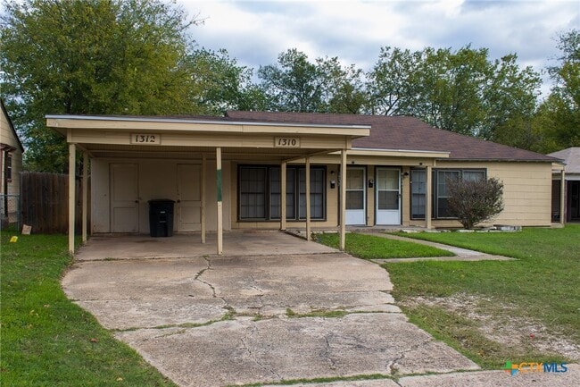 Primary Photo - 1310 Massey St
