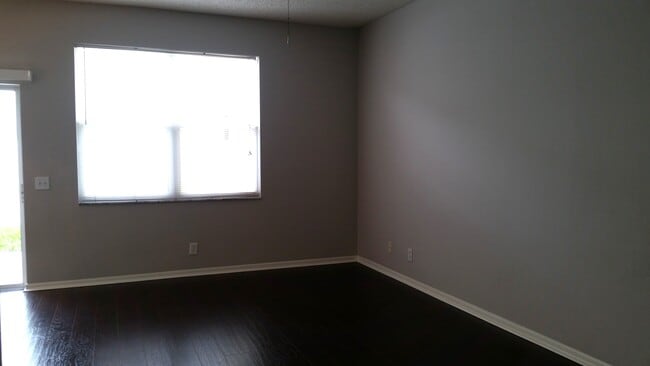 Building Photo - 569 Vallance Way NE