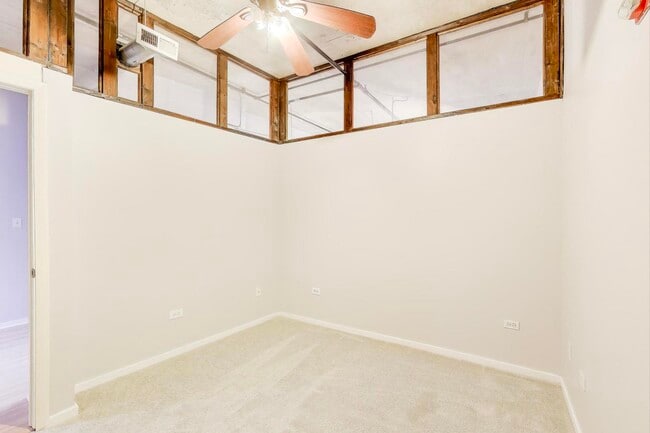 Building Photo - 933 W Van Buren St