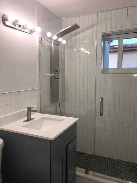 Building Photo - 52 E 17th St