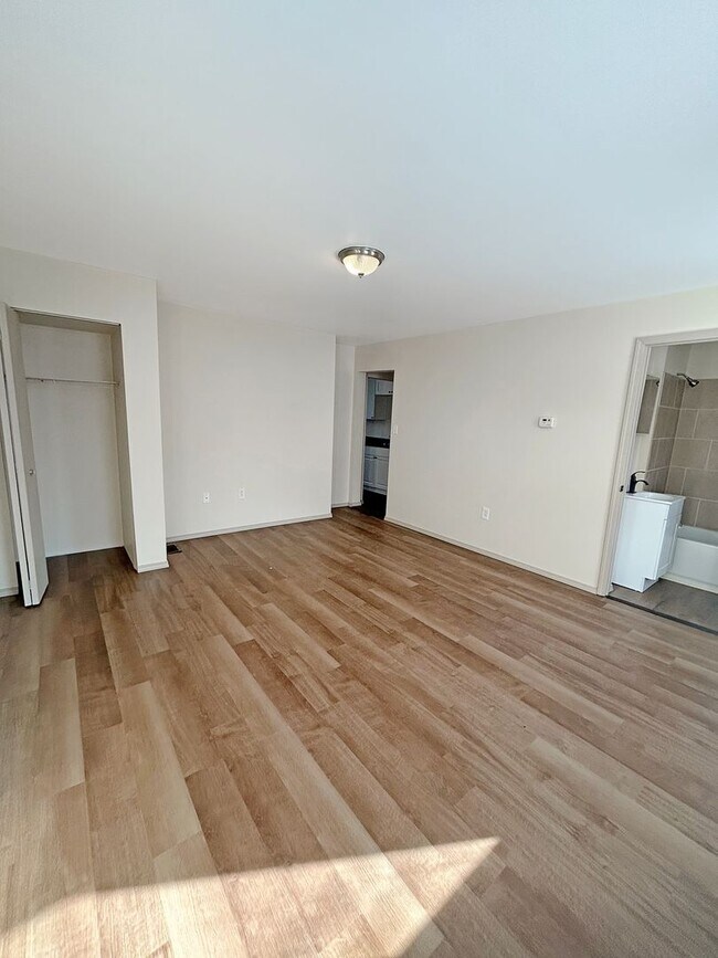 Building Photo - 36 Hickory St