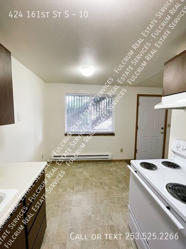 Building Photo - 424 161st St S