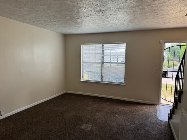 Building Photo - 1308 Ewing Creek Dr
