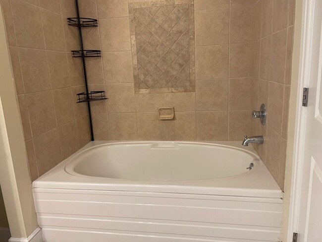 Building Photo - Beautiful Downtown Condo