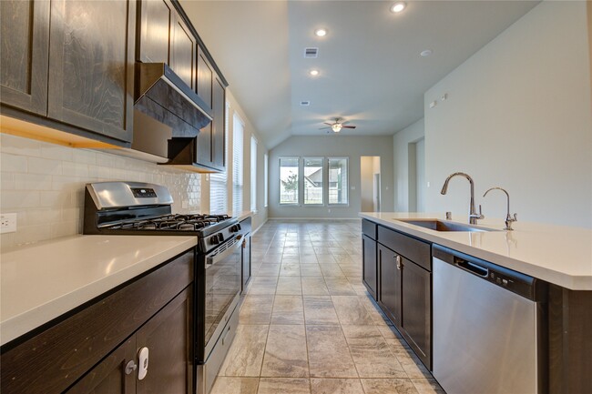 Building Photo - 4727 Crest Hill Dr