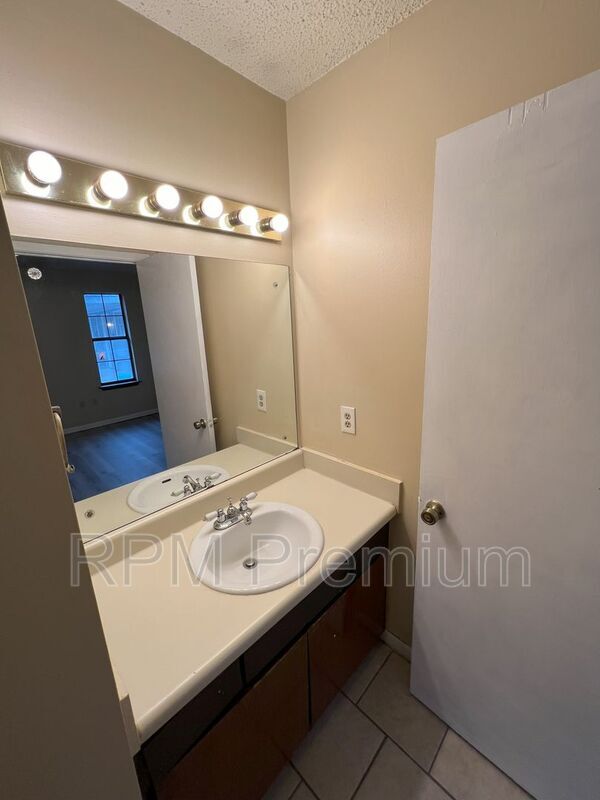 Building Photo - 10769 Alco Ave