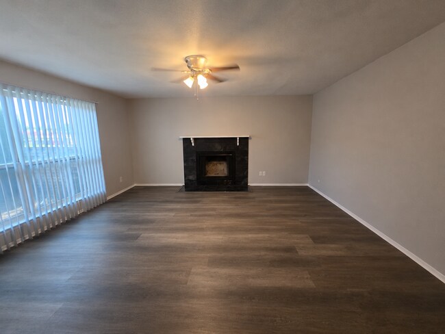 Building Photo - 3221 Dreeben Dr