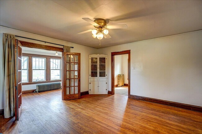 Building Photo - 513 Troy Dr