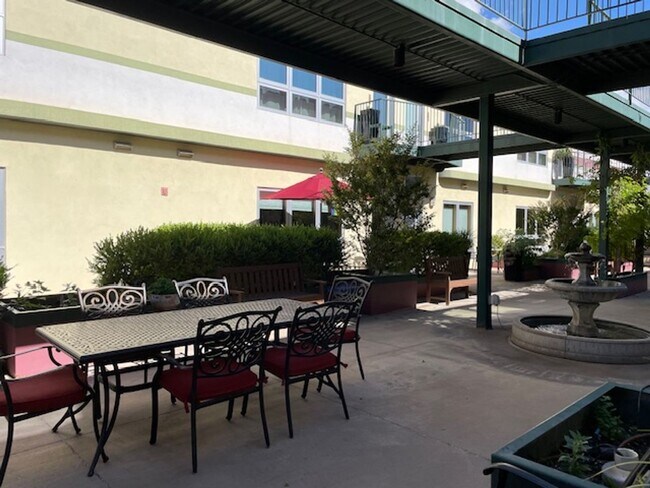 Building Photo - Nob Hill 2 Bedroom 2 Bath