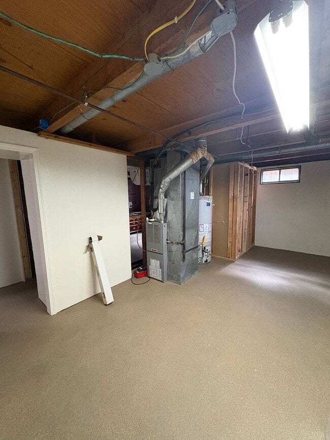 Building Photo - Spacious 4 Bedroom Home *Pet Friendly*