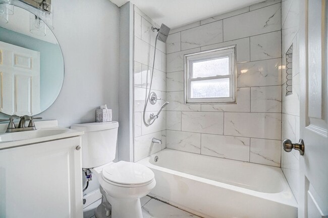 Building Photo - Newly renovated 2bed/1bath