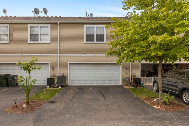Building Photo - 129 Springbrook Trail S