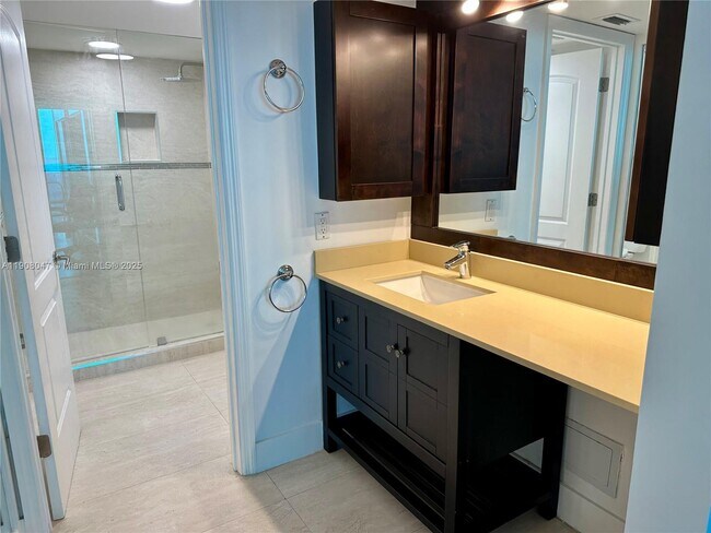 Building Photo - 881 Ocean Dr