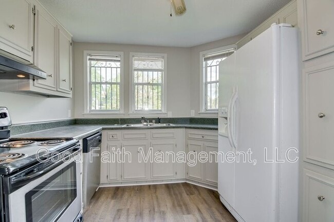 Building Photo - 304 Greene St