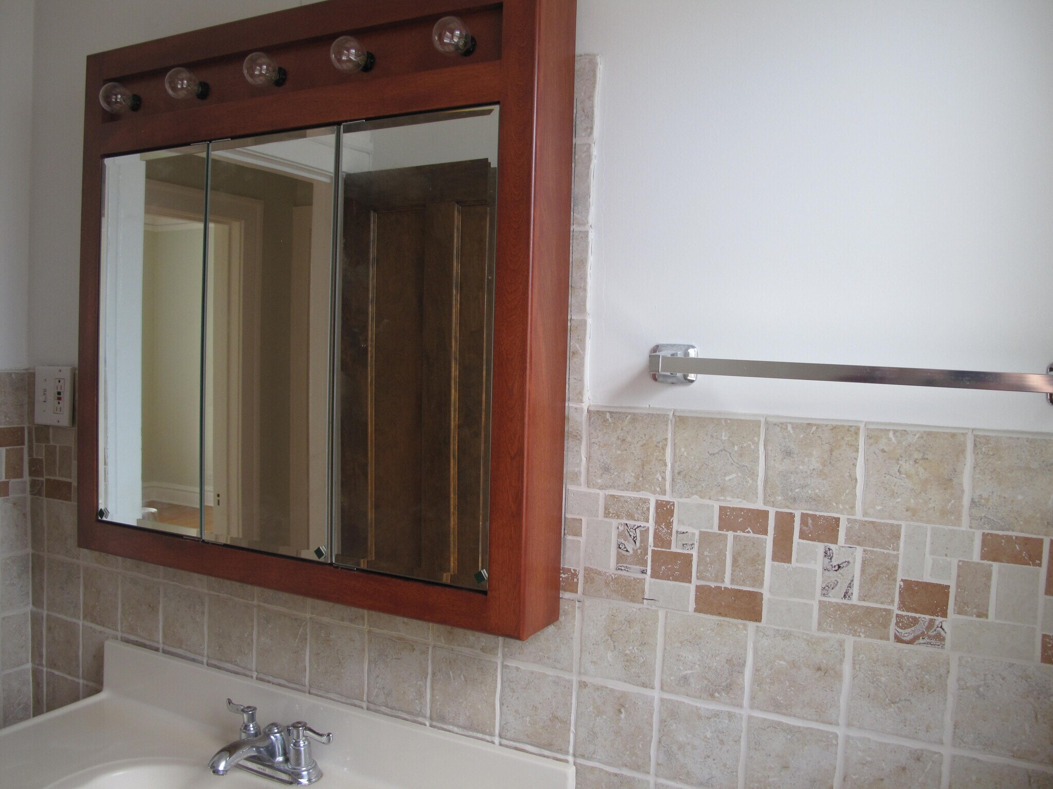 Full Bath - 4827 Elm St