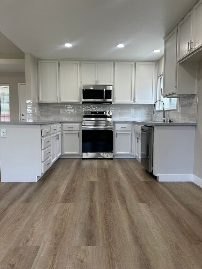 Building Photo - Beautiful newly remodeled home in Turlock