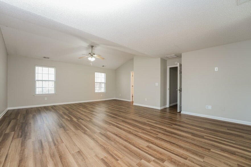 Building Photo - 4477 S River Cove