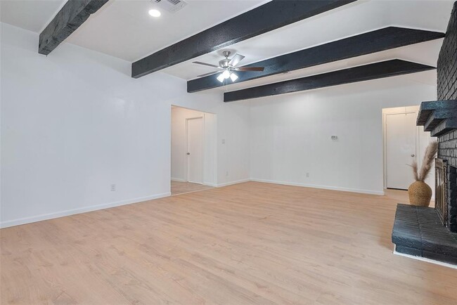 Building Photo - 25303 Lynbriar Ln