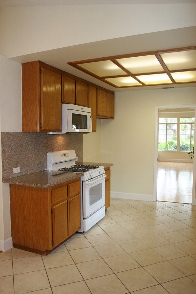 Building Photo - 10317 Walnut Creek Ct