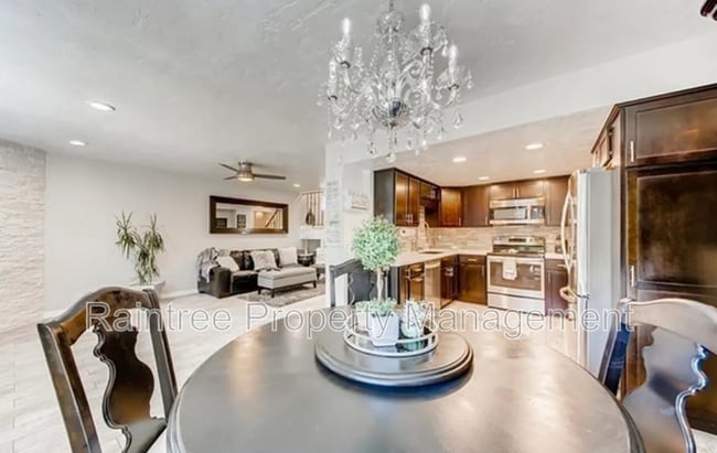 Building Photo - 671 Ascot Dr