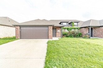 Building Photo - 926 Kensington Dr