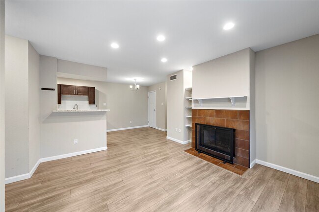 Building Photo - 2750 Holly Hall St