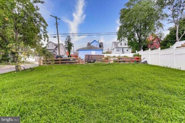 Building Photo - 3819 Woodlea Ave