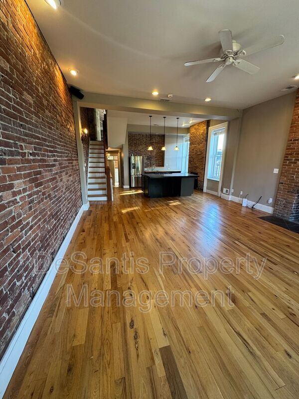 Building Photo - 1339 W North Ave
