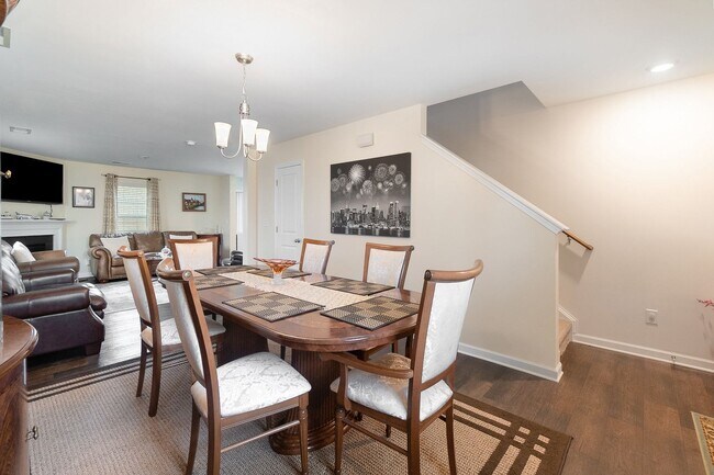 Building Photo - MOVE-IN READY!