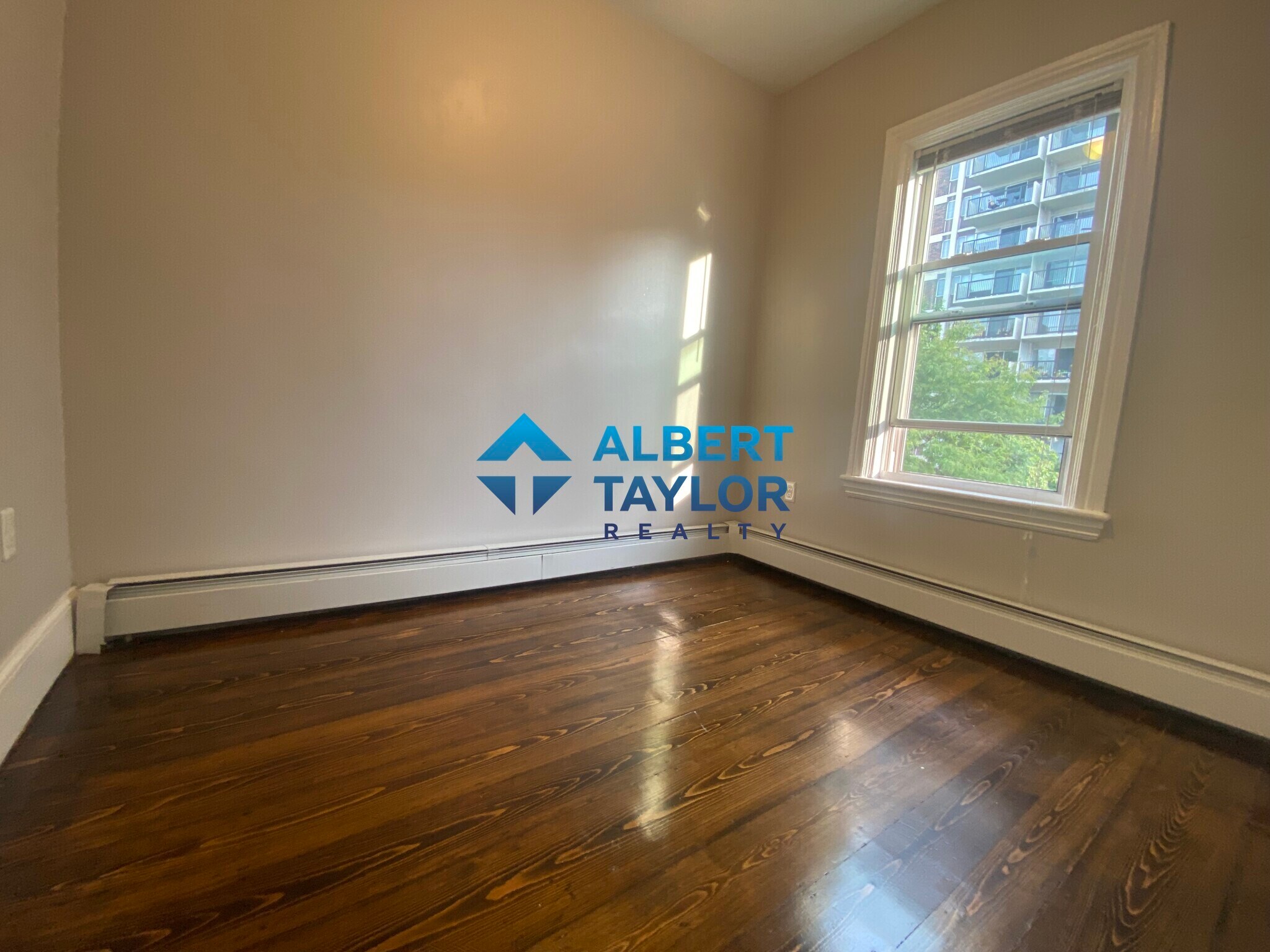 Building Photo - 1568 Tremont St