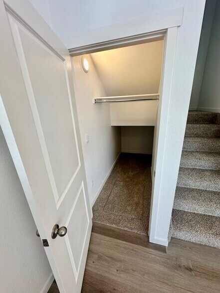 Building Photo - 4698 Combine Ln