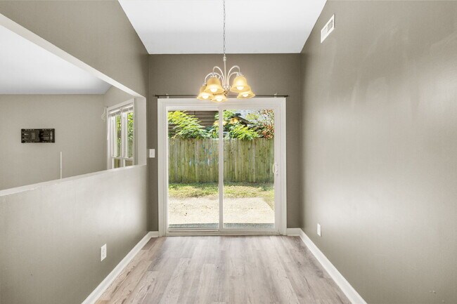 Building Photo - Cozy Timberwood Dr