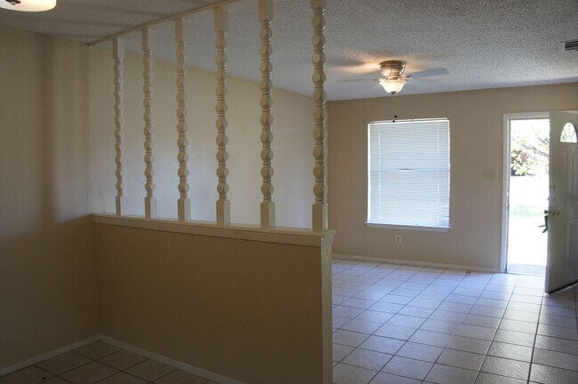 Building Photo - 997