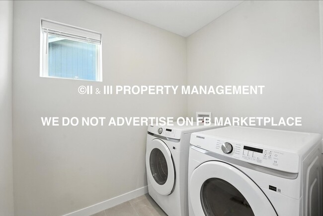 Building Photo - 8733 SW Edgewater Dr