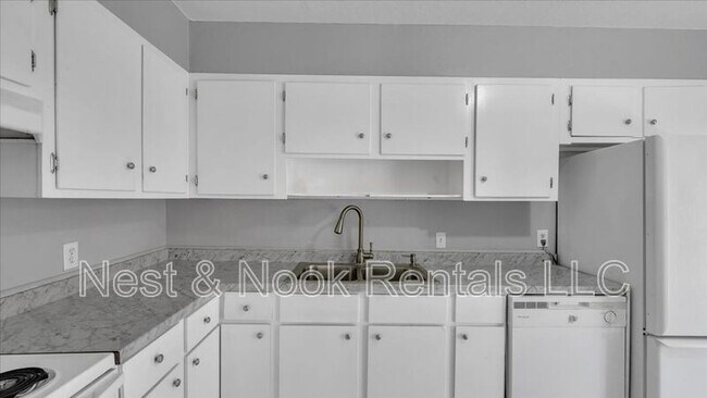 Building Photo - 2923 S Irvington Ave