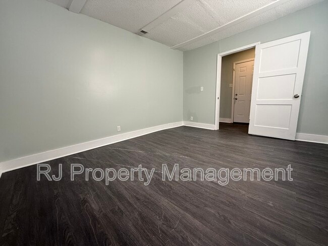 Building Photo - 61 S Parkway E