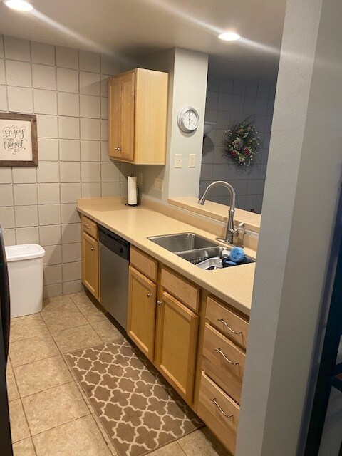 Building Photo - 400 N Richmond St