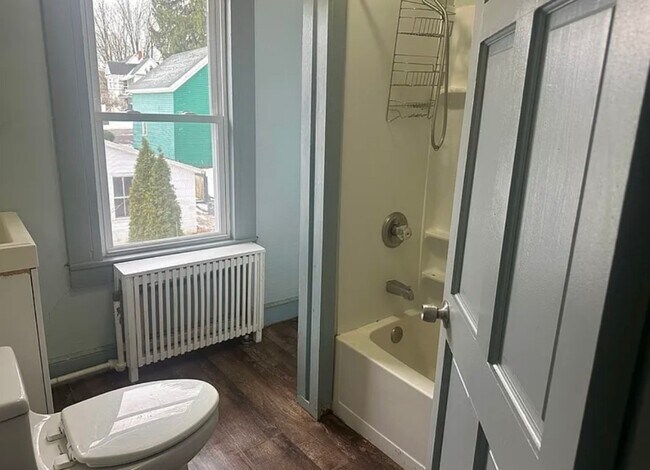 Building Photo - 404 Exchange Ave