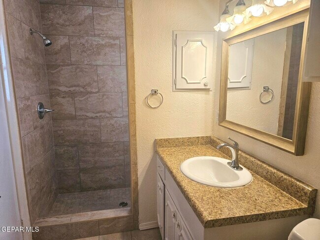 Building Photo - 6832 Escondido Dr
