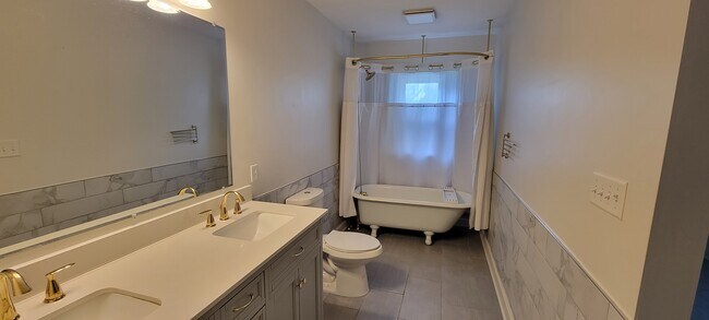 Primary Bath - 148 E Moler St