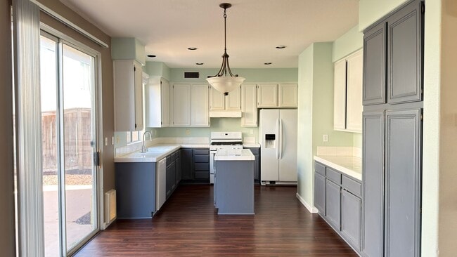 Building Photo - Spacious two-story home with functional layout and strong natural light in a well-maintained Ocea...