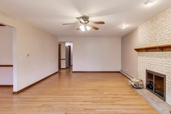 Building Photo - 933 Garden Ln
