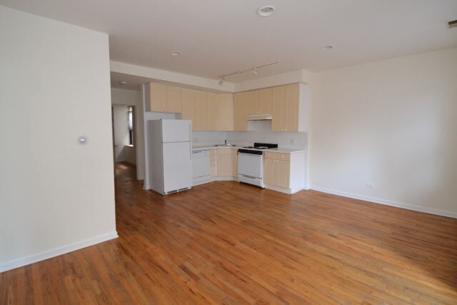 Building Photo - 909 W Dakin