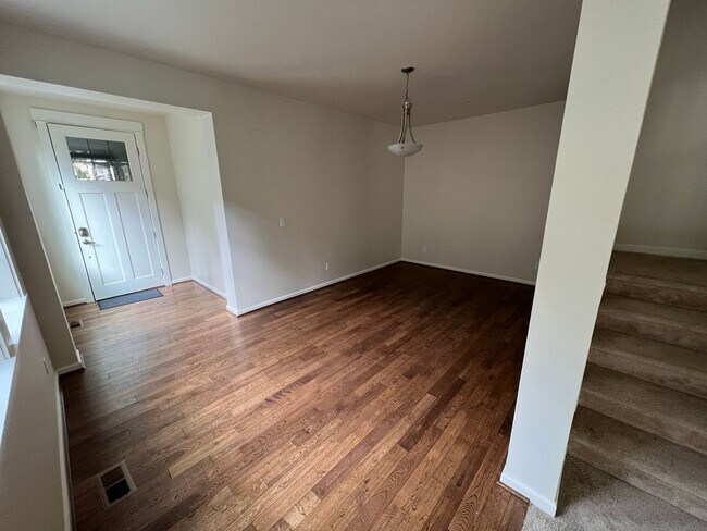 Building Photo - Spacious 5-Bed, 2.5-Bath Single-Family Home in Redmond
