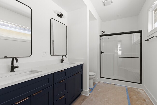 Building Photo - 733 Hopkins St