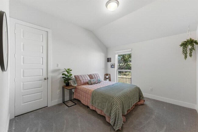 Building Photo - 111 Carolina Jasmine Dr