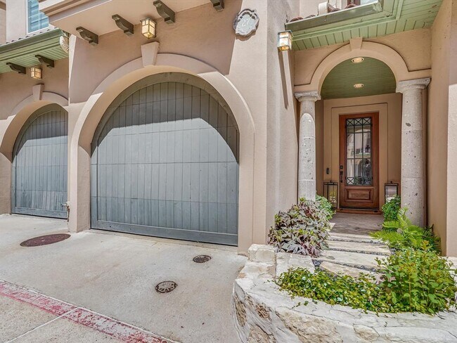 Building Photo - 1529 Barton Springs Rd