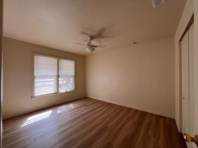 Building Photo - 509 Davis Dr