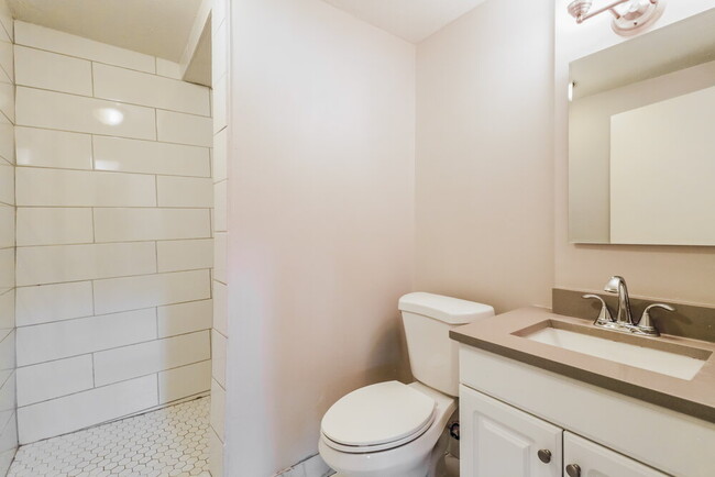Building Photo - 5408 Hunter Dr